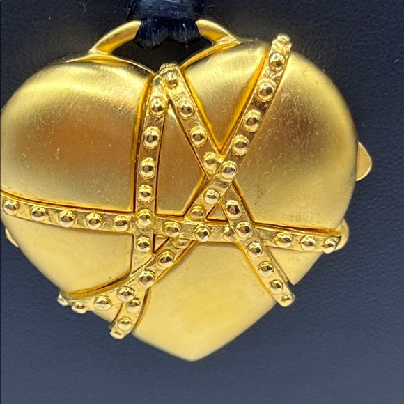 Vintage Estee Lauder Solid Perfume Compact, Chained Heart Black Satin Necklace - Picture 7 of 13